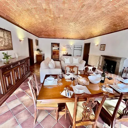 Appartamento Tuscan With Balcony & Vaulted Ceilings *