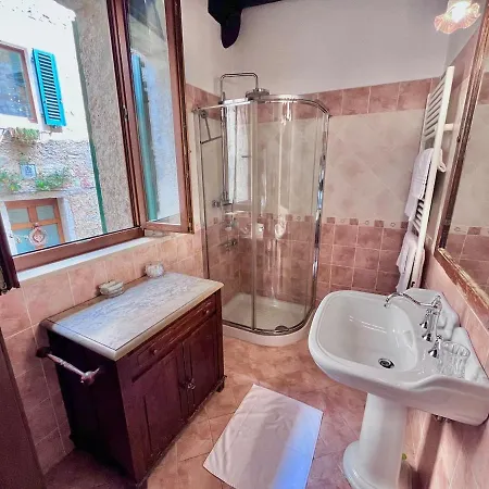 Tuscan With Balcony & Vaulted Ceilings Serre Di Rapolano