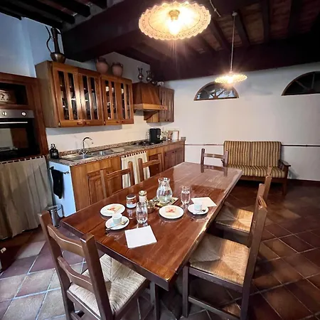 Tuscan With Balcony & Vaulted Ceilings Serre Di Rapolano