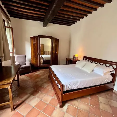 Tuscan With Balcony & Vaulted Ceilings 아파트 *