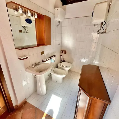 Tuscan With Balcony & Vaulted Ceilings Apartment *