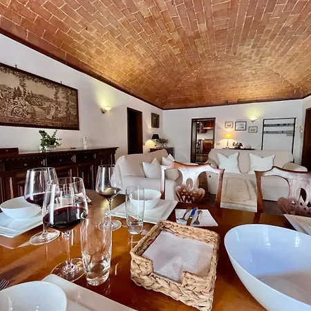 Tuscan With Balcony & Vaulted Ceilings Serre Di Rapolano