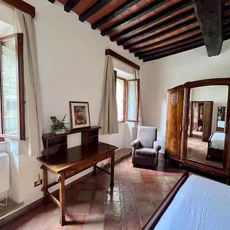 Tuscan With Balcony & Vaulted Ceilings Apartment *